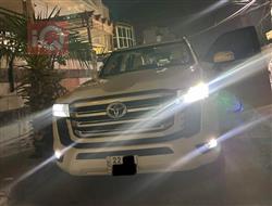 تۆیۆتا لاند کروزەر